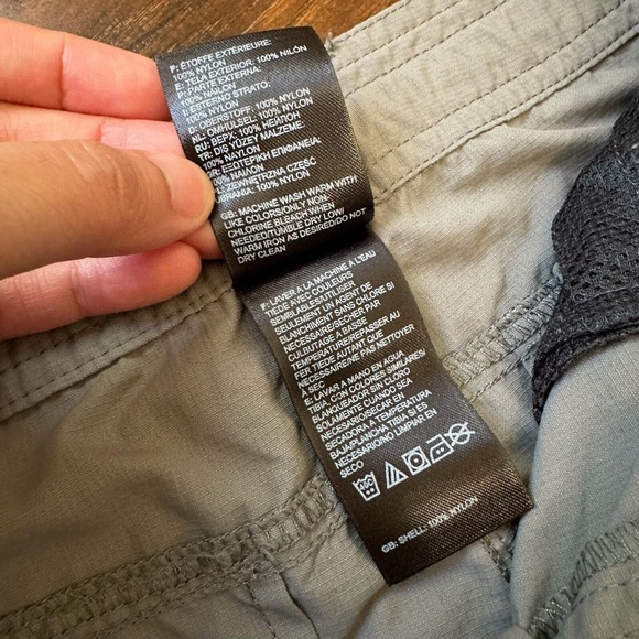 THE NORTH FACE Outdoor Utility Shorts w Drawstring / Stow Pocket in Gray - Picture 8 of 10